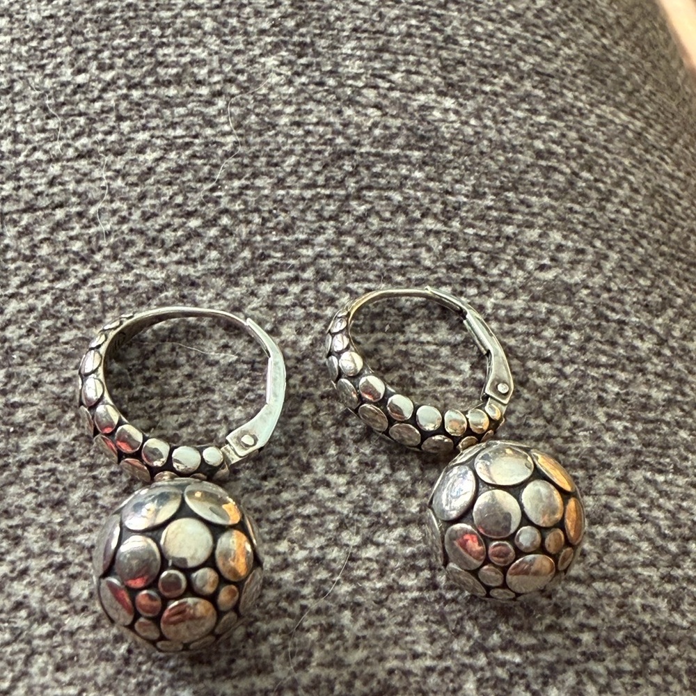 John Hardy Dot Sterling Silver Earrings


Firm on price